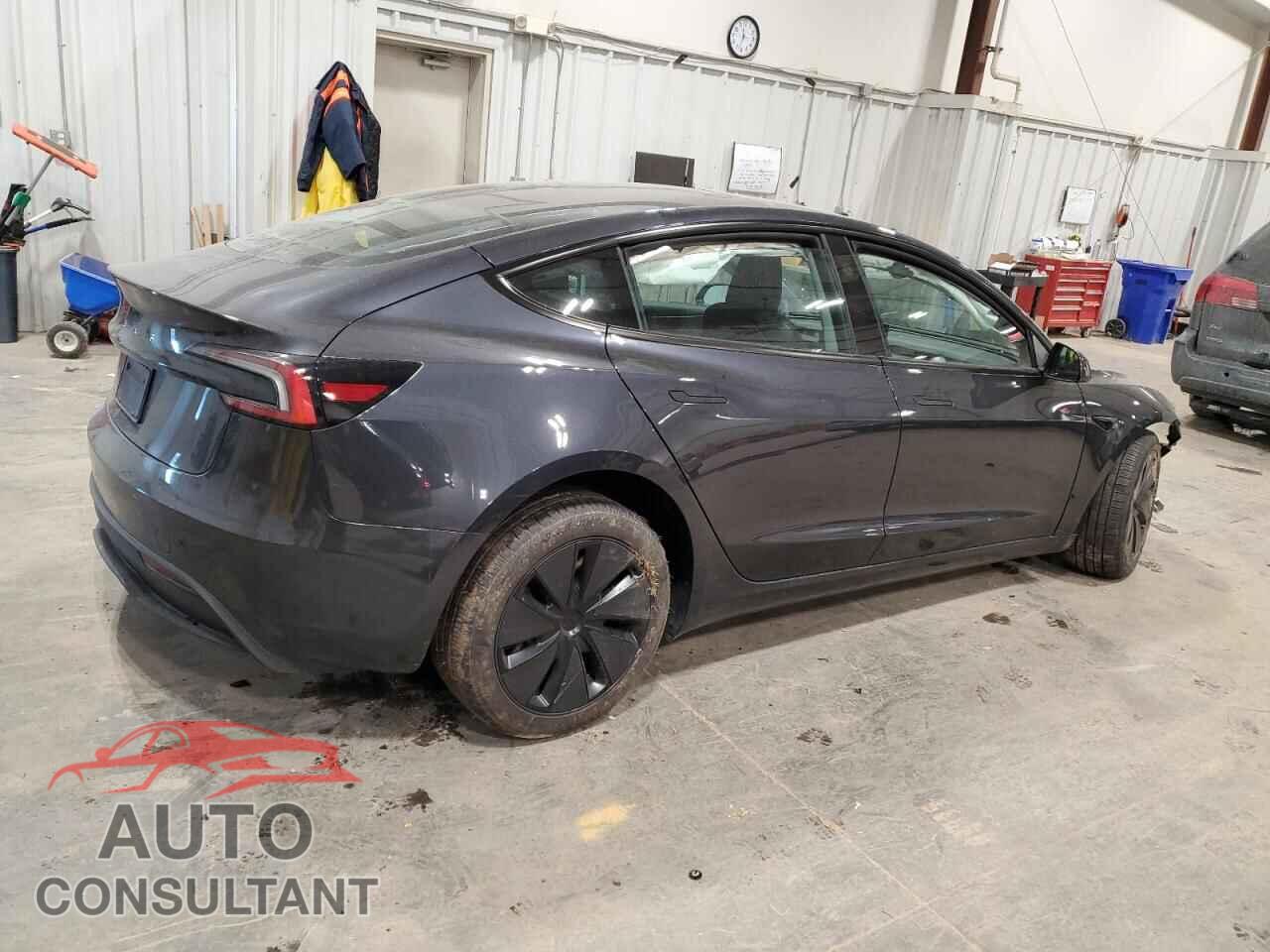 TESLA MODEL 3 2024 - 5YJ3E1EA0RF771496