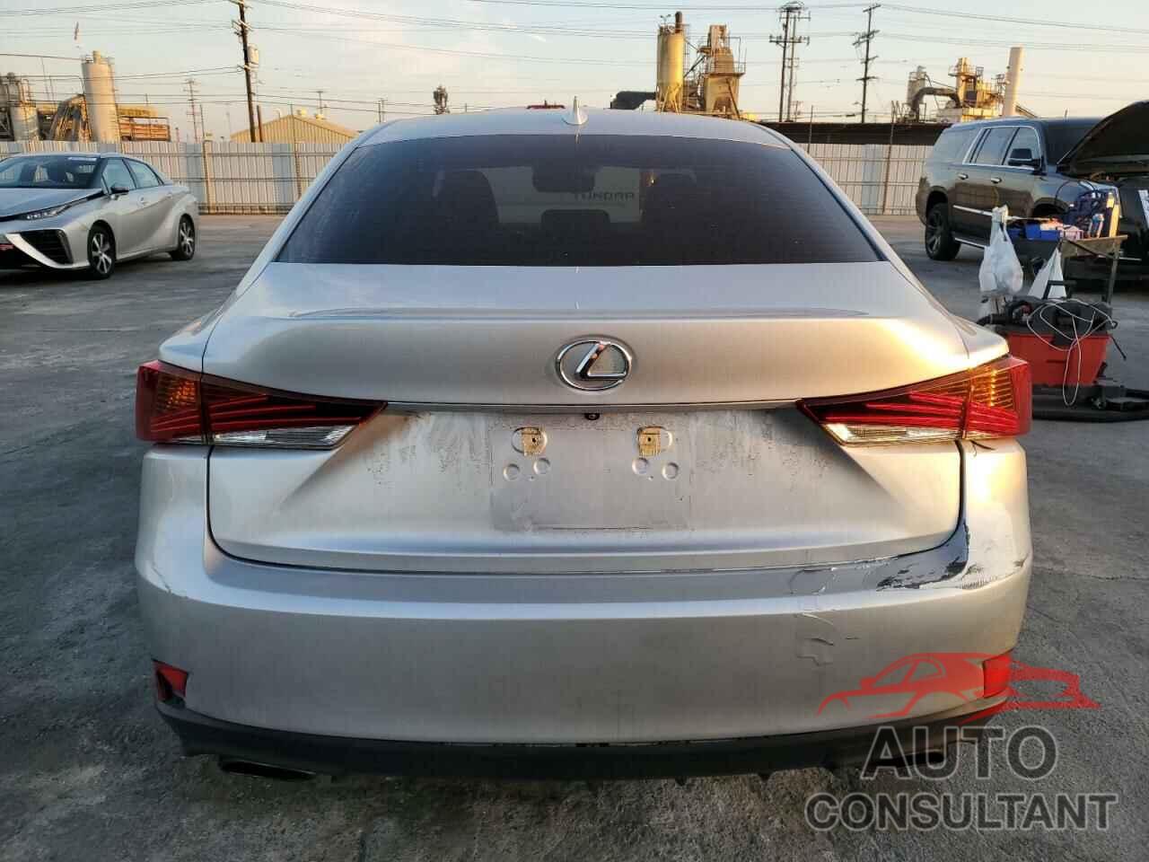 LEXUS IS 2018 - JTHBA1D24J5074404