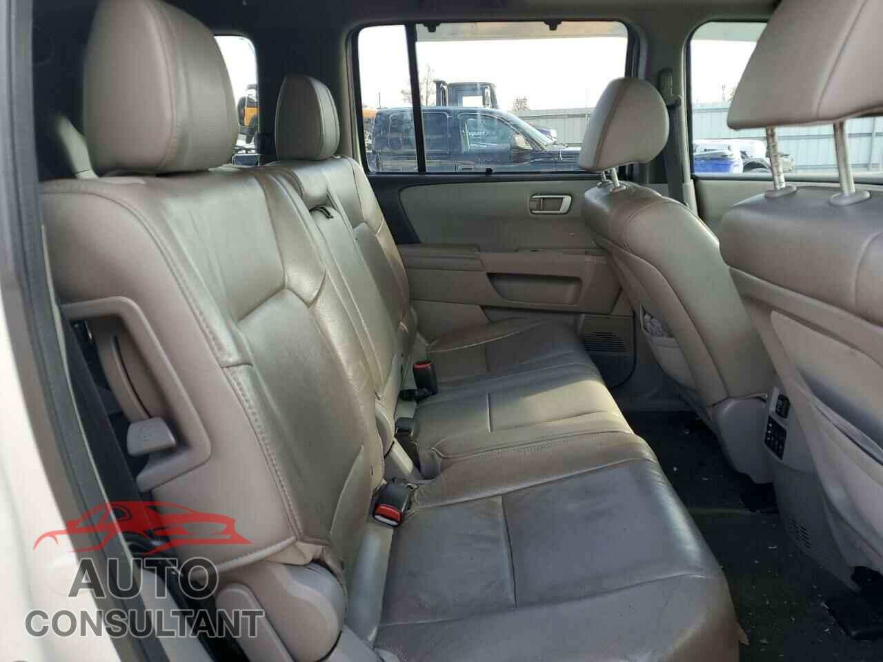 HONDA PILOT 2015 - 5FNYF3H94FB026536