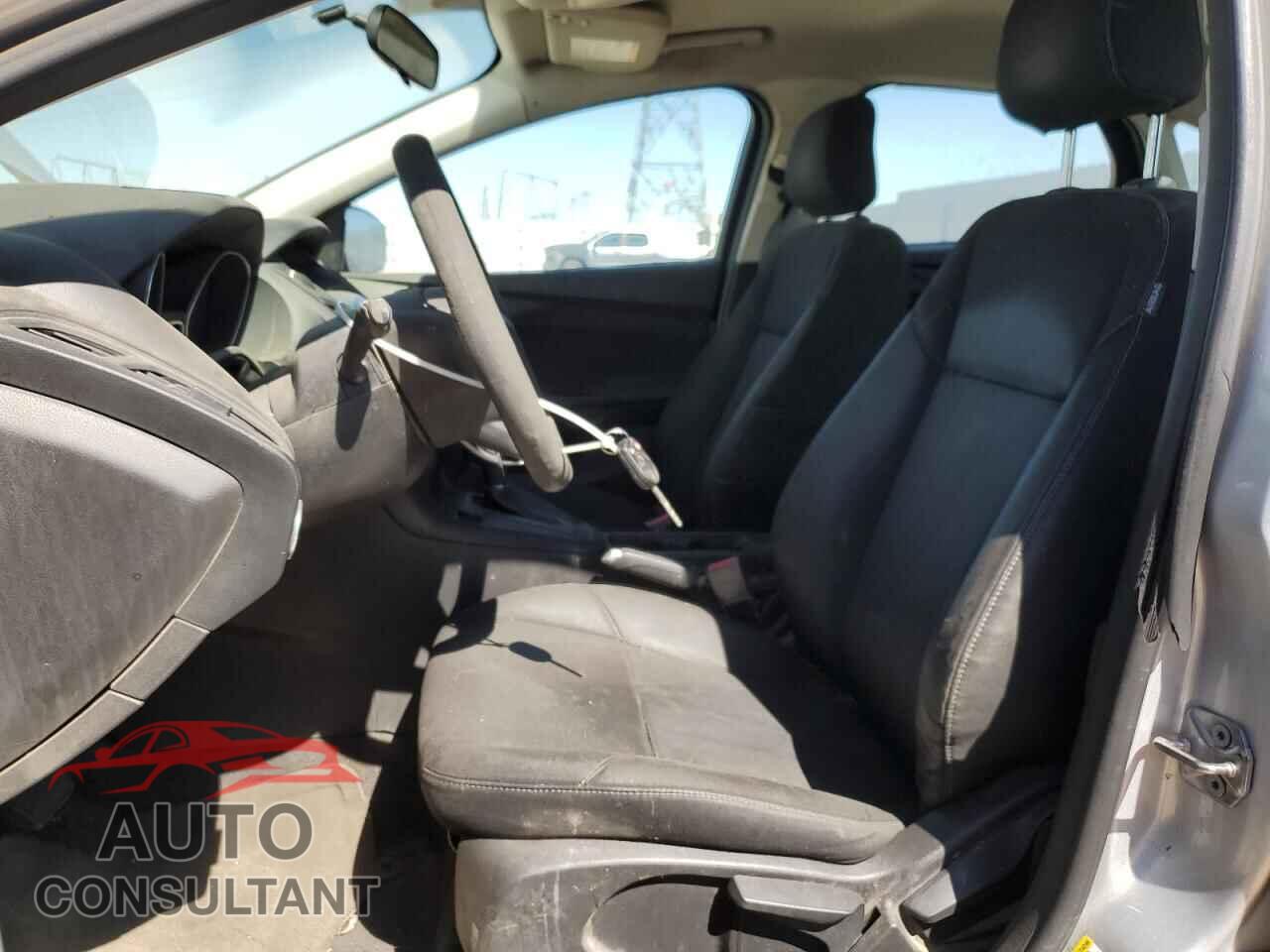 FORD FOCUS 2018 - 1FADP3E29JL313353