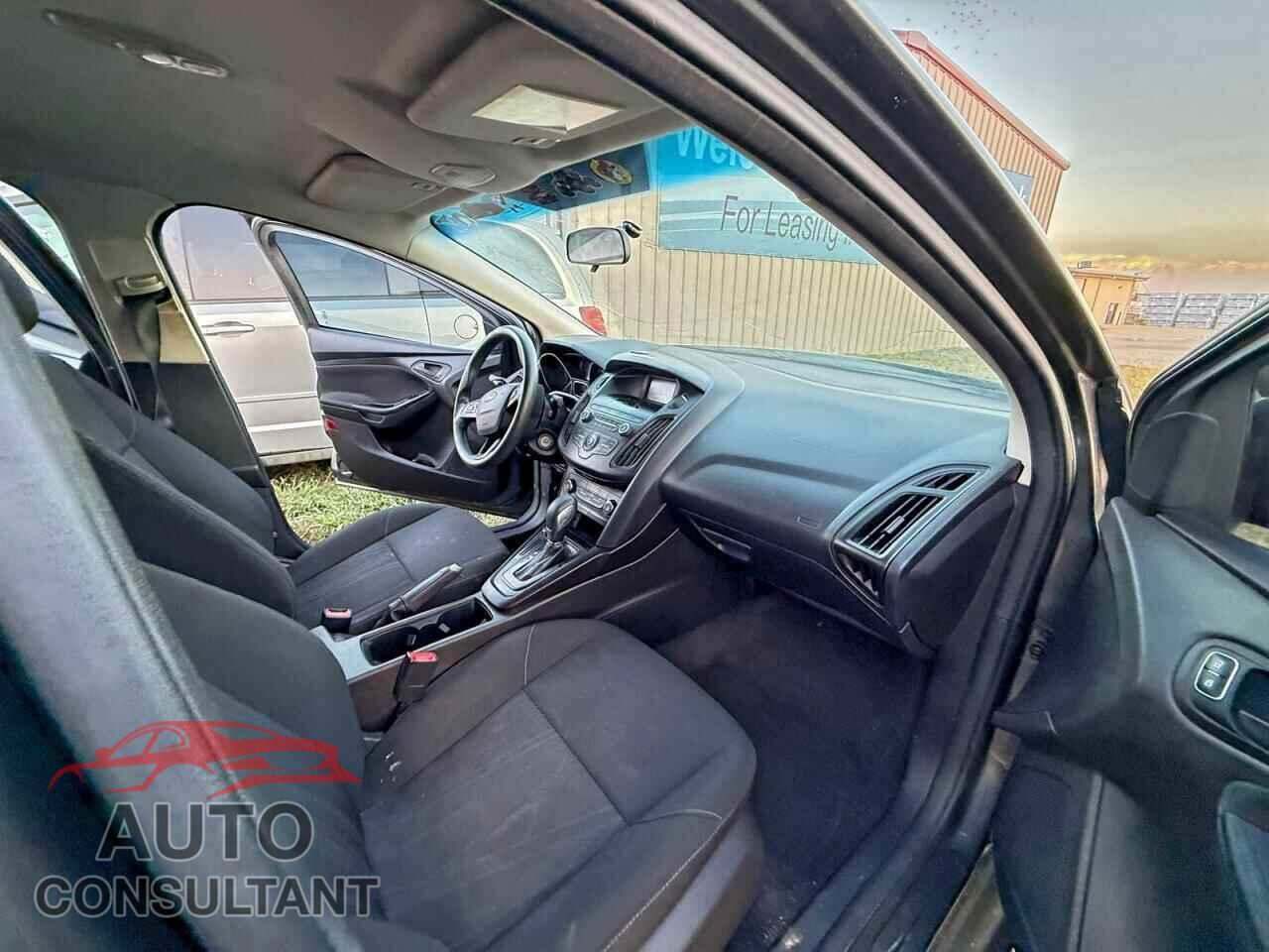 FORD FOCUS 2018 - 1FADP3E26JL229118