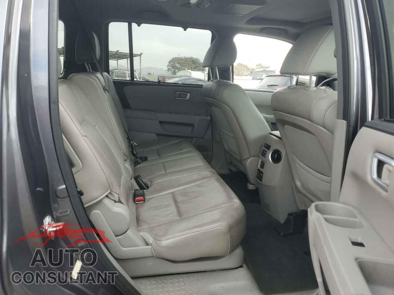 HONDA PILOT 2015 - 5FNYF3H99FB020019