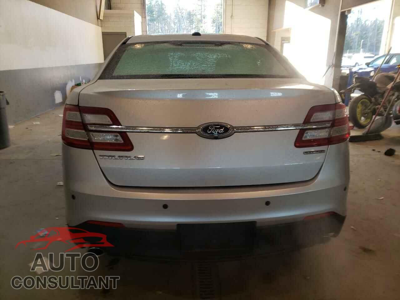 FORD TAURUS 2018 - 1FAHP2D87JG125814