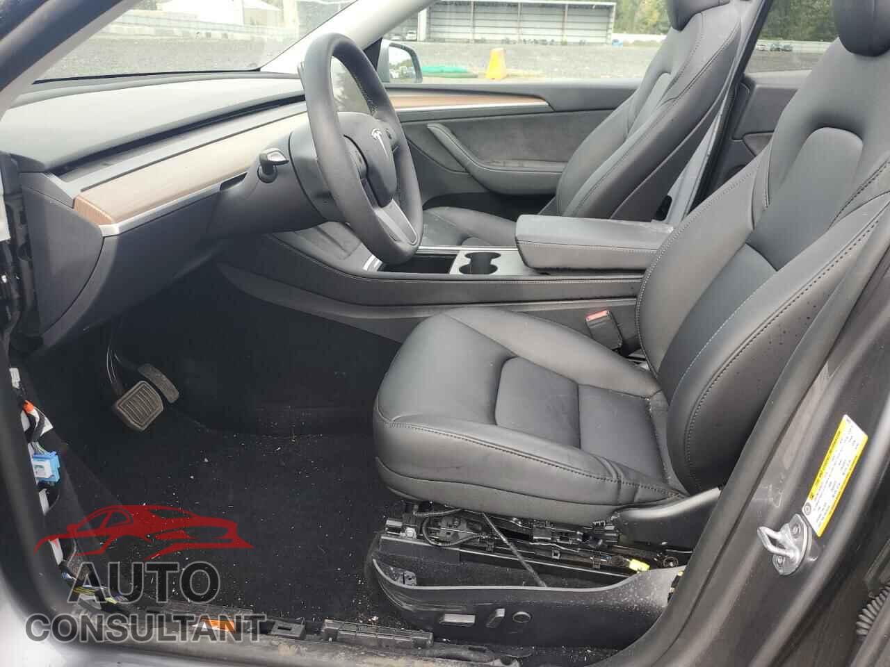 TESLA MODEL Y 2024 - 7SAYGDEE5RF164453