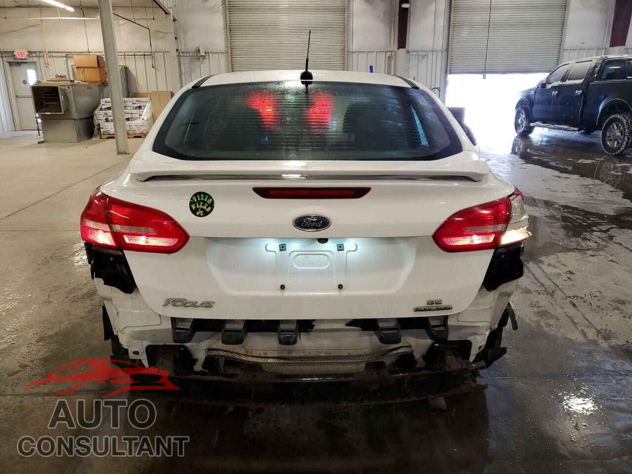 FORD FOCUS 2015 - 1FADP3F25FL219024
