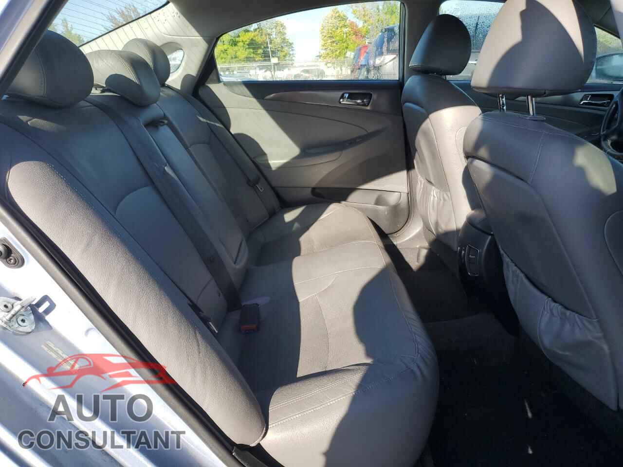 HYUNDAI SONATA 2013 - KMHEC4A41DA077056