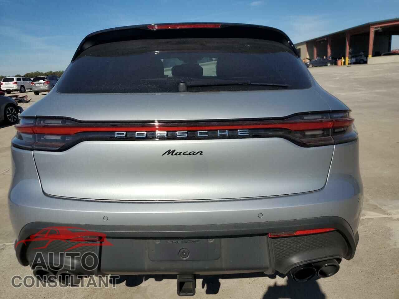 PORSCHE MACAN BASE 2024 - WP1AA2A58RLB11235