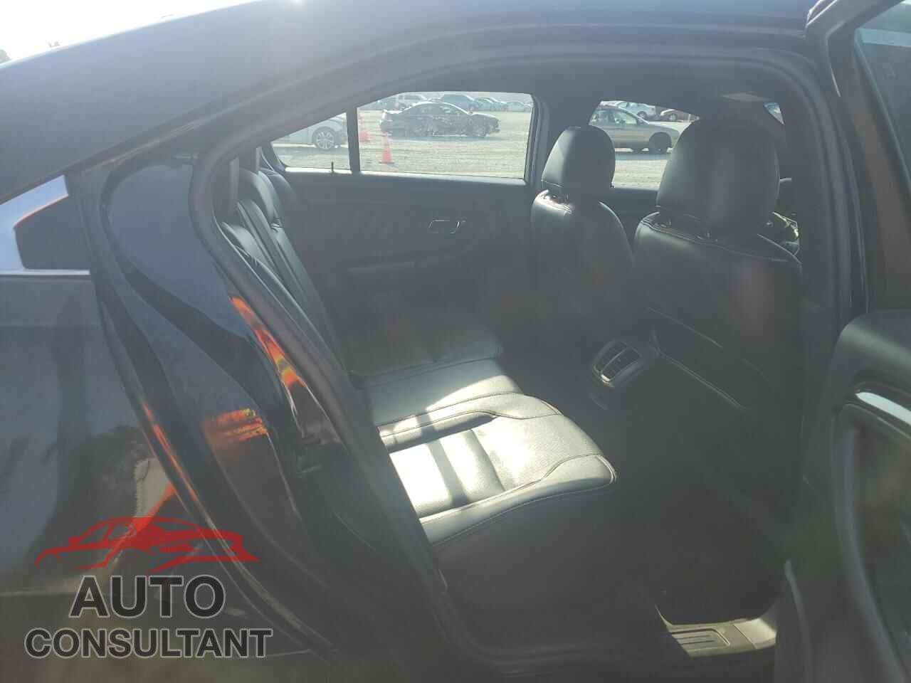 FORD TAURUS 2018 - 1FAHP2F80JG134934