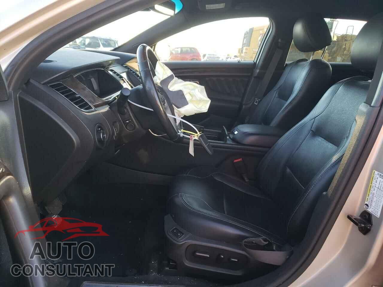 FORD TAURUS 2018 - 1FAHP2F89JG109496