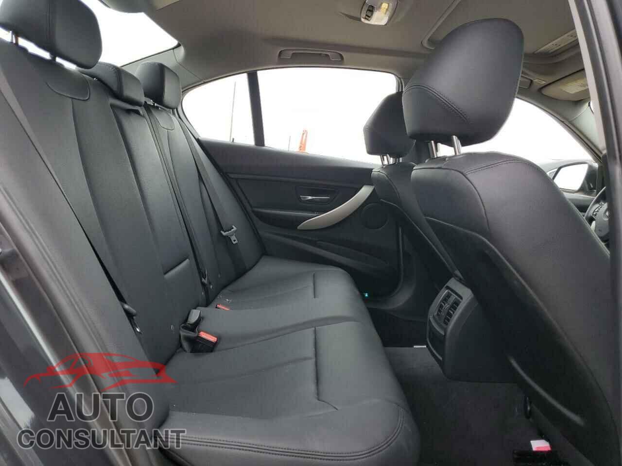 BMW 3 SERIES 2016 - WBA8E1G57GNU11434