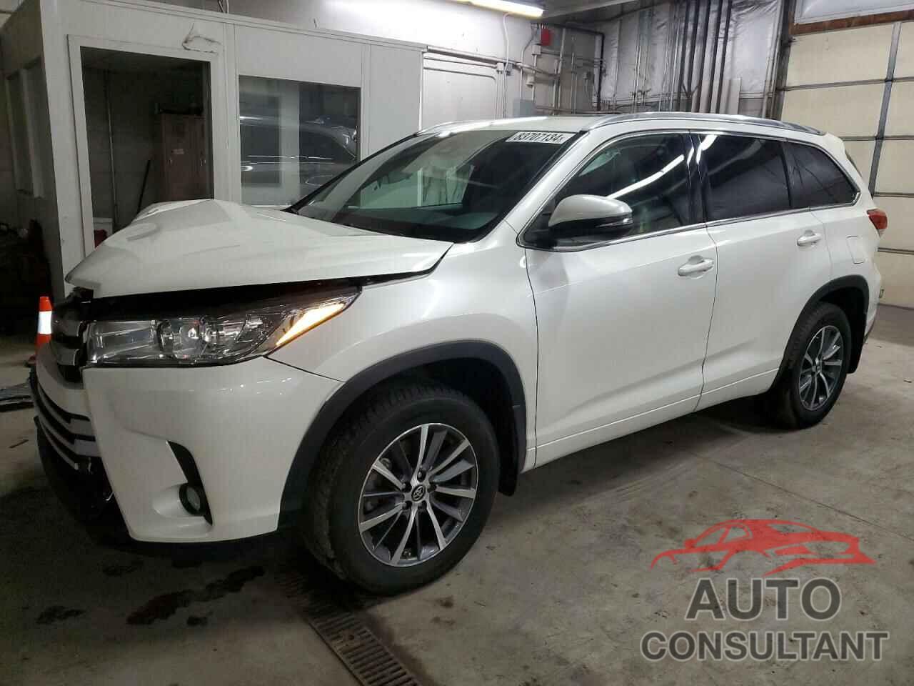 TOYOTA HIGHLANDER 2018 - 5TDJZRFH0JS560384