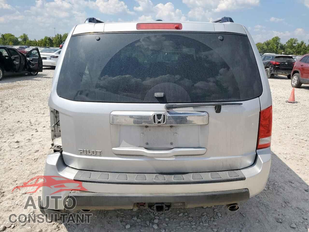HONDA PILOT 2011 - 5FNYF3H65BB053521