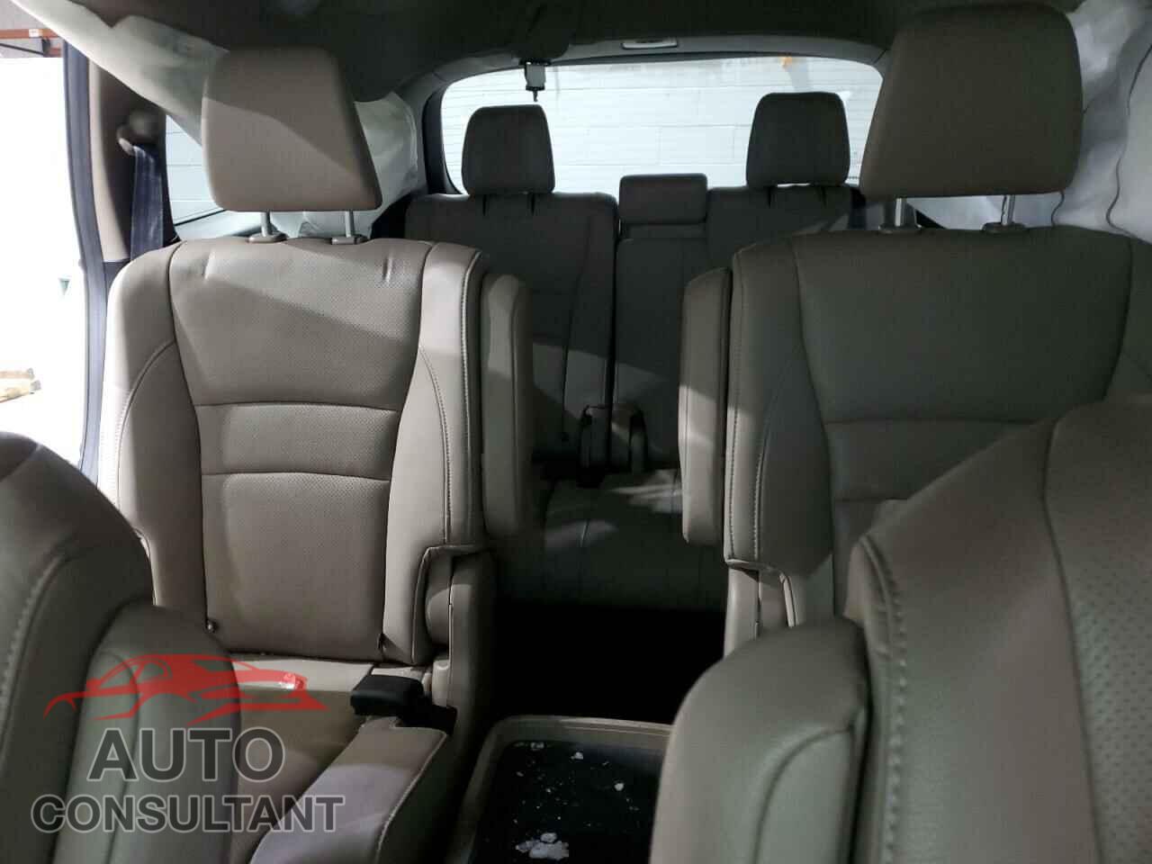 HONDA PILOT 2017 - 5FNYF6H09HB070439
