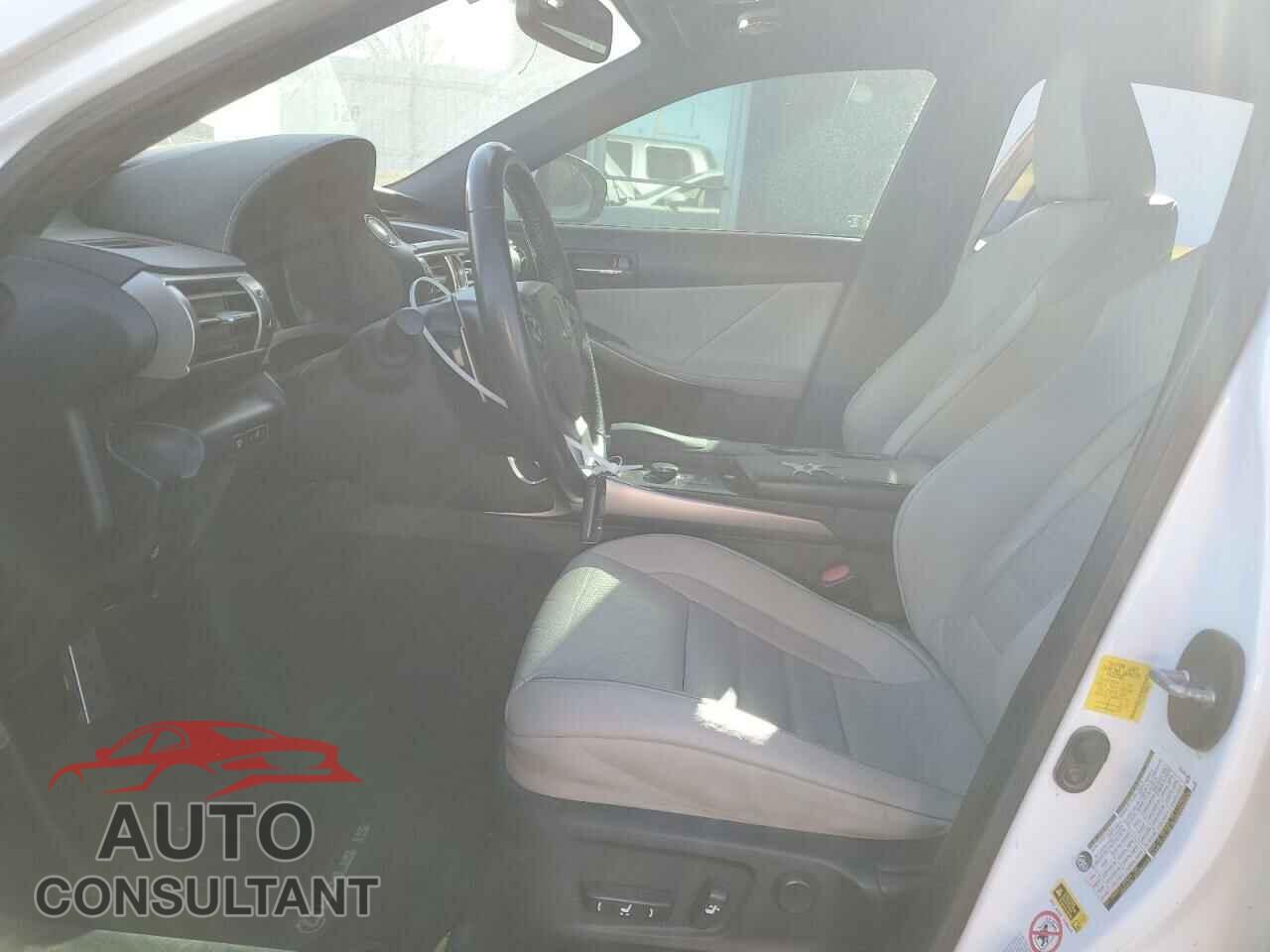 LEXUS IS 2014 - JTHCE1D23E5000227