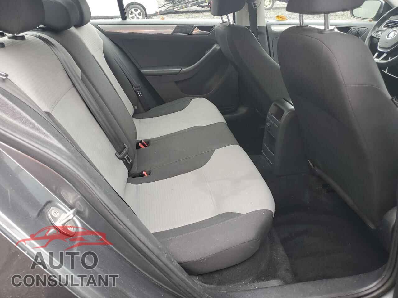 VOLKSWAGEN JETTA 2017 - 3VW2B7AJ2HM404507