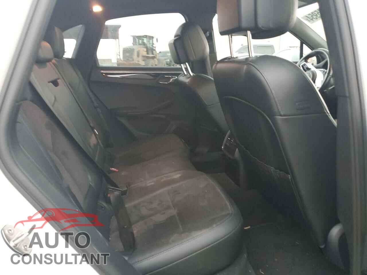 PORSCHE MACAN 2015 - WP1AB2A5XFLB44181