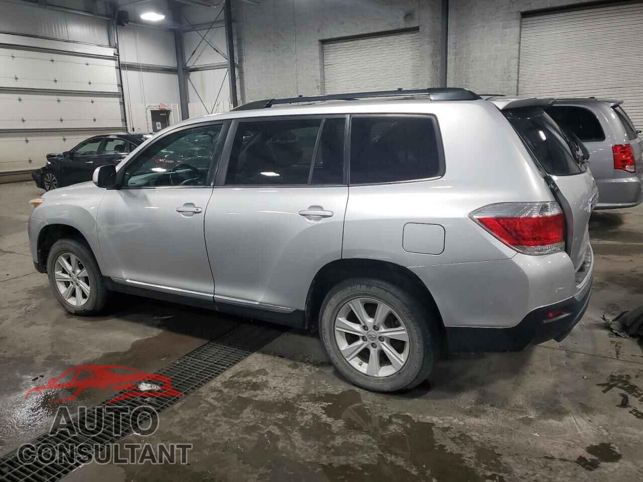 TOYOTA HIGHLANDER 2013 - 5TDBK3EH8DS229418