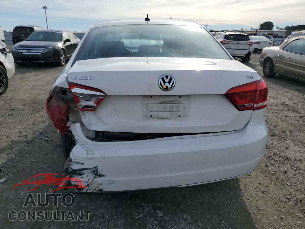 VOLKSWAGEN PASSAT 2015 - 1VWAT7A35FC039524
