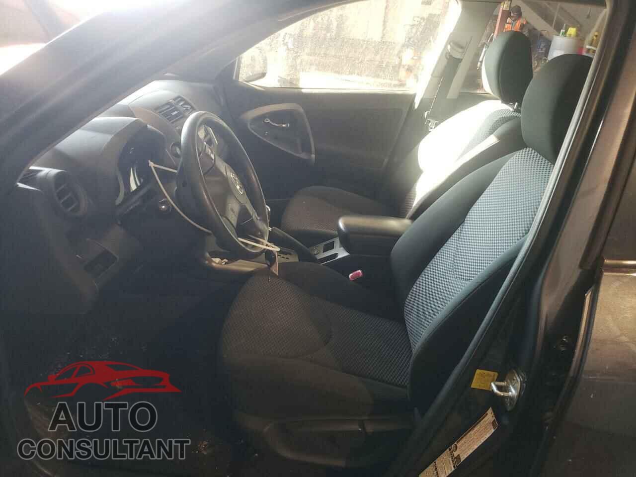 TOYOTA RAV4 2011 - JTMRF4DV9B5048265