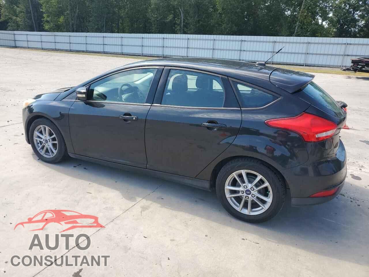 FORD FOCUS 2015 - 1FADP3K21FL249417