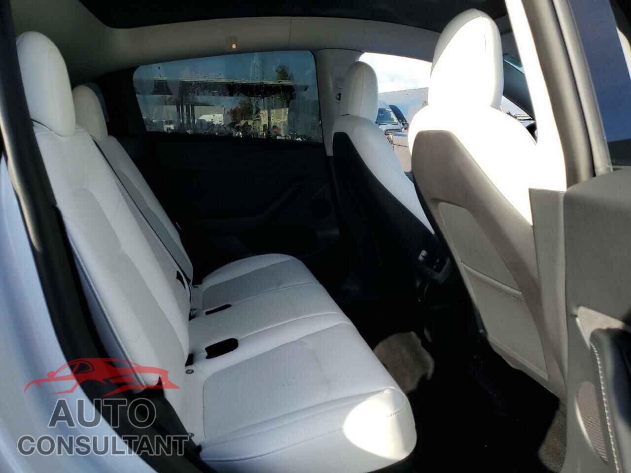TESLA MODEL Y 2022 - 7SAYGDEE5NF559355