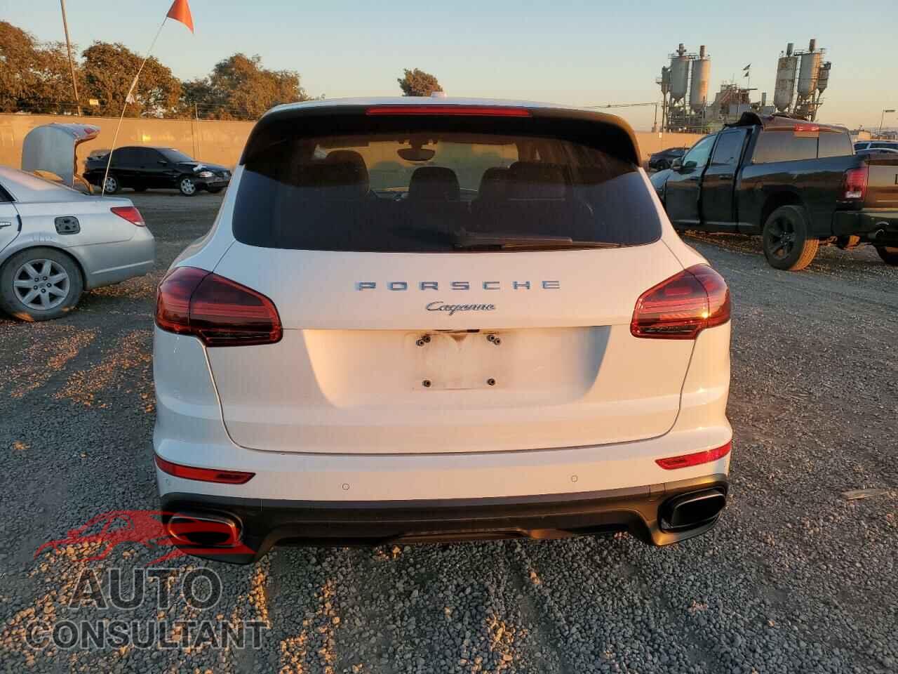 PORSCHE CAYENNE 2016 - WP1AA2A27GLA00405