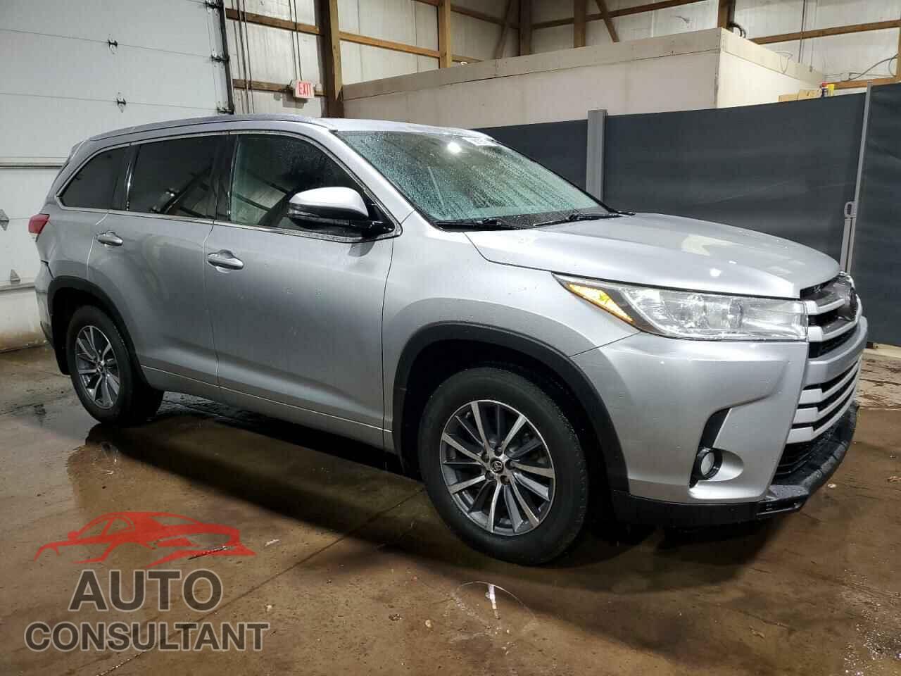 TOYOTA HIGHLANDER 2018 - 5TDJZRFH3JS540193