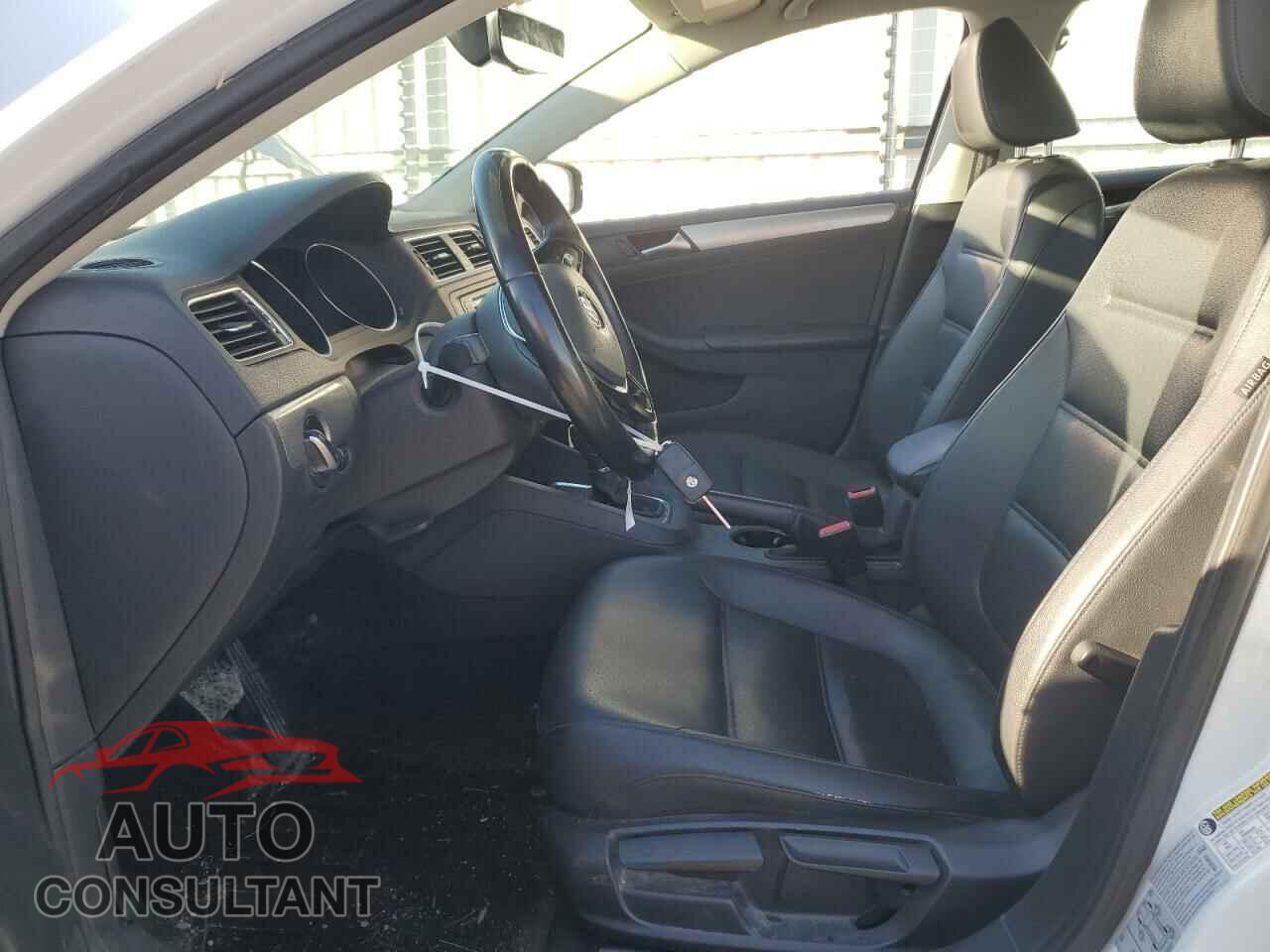 VOLKSWAGEN JETTA 2017 - 3VWDB7AJ8HM228359