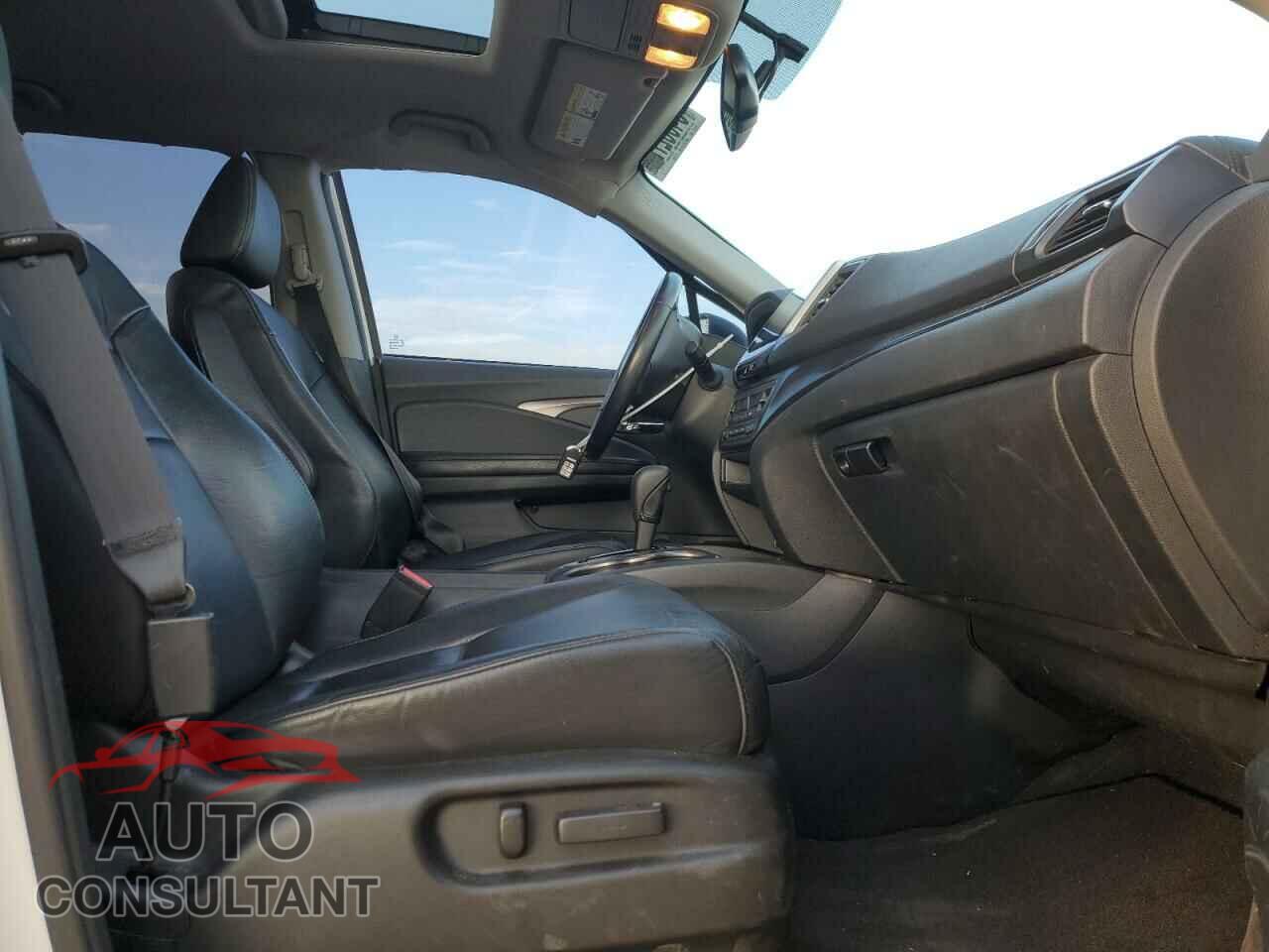 HONDA PILOT 2017 - 5FNYF5H59HB018475