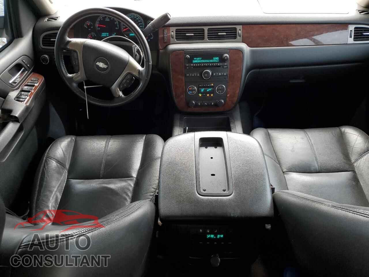CHEVROLET TAHOE 2013 - 1GNSCBE06DR323630