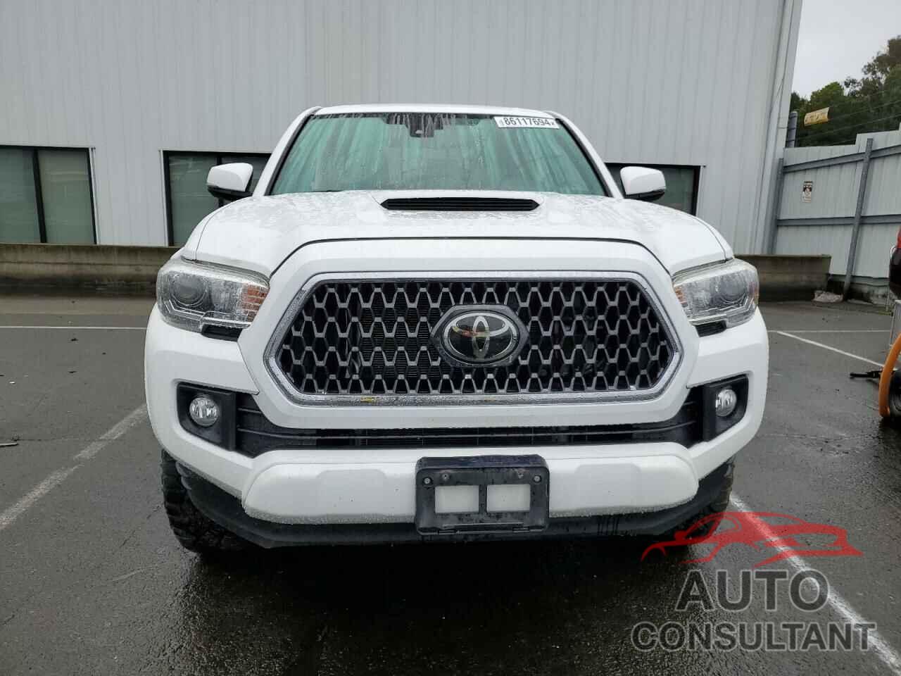 TOYOTA TACOMA 2018 - 3TMCZ5AN3JM137944