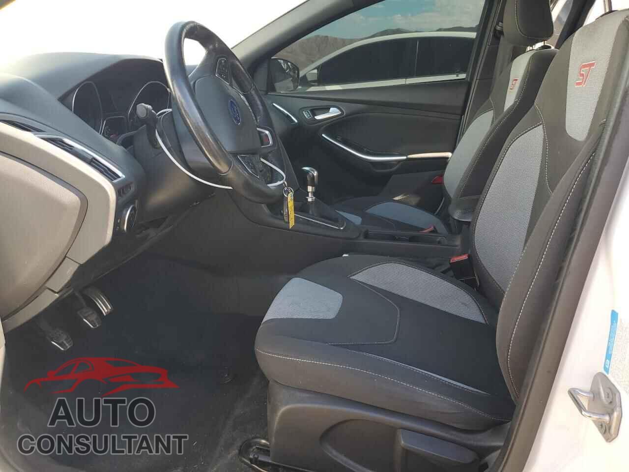 FORD FOCUS 2017 - 1FADP3L9XHL214874