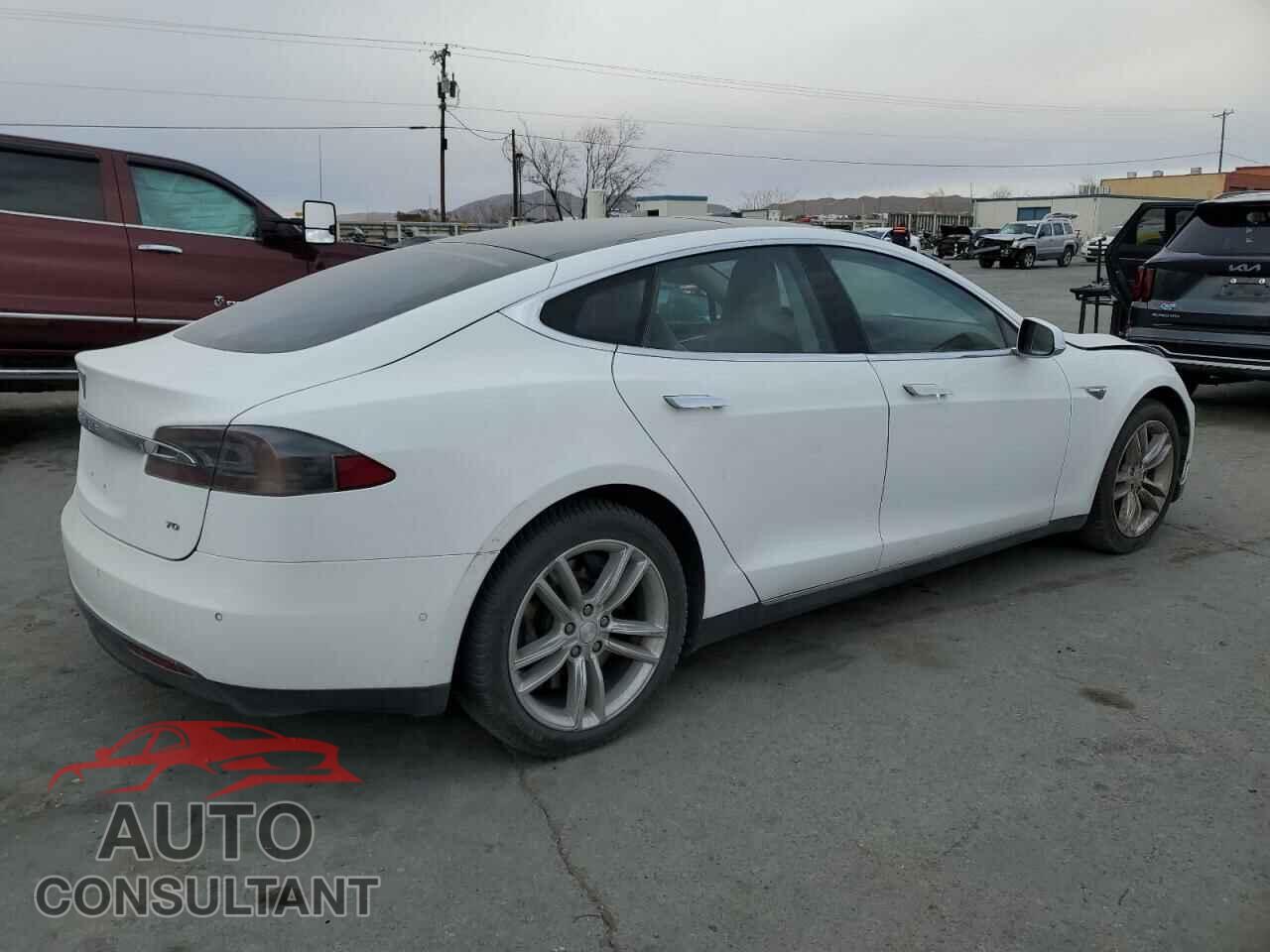 TESLA MODEL S 2015 - 5YJSA1E18FF115906