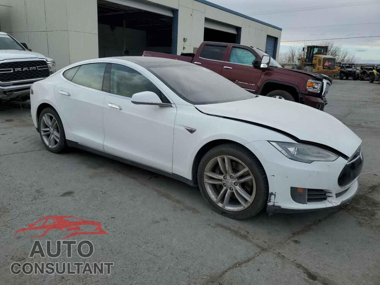 TESLA MODEL S 2015 - 5YJSA1E18FF115906
