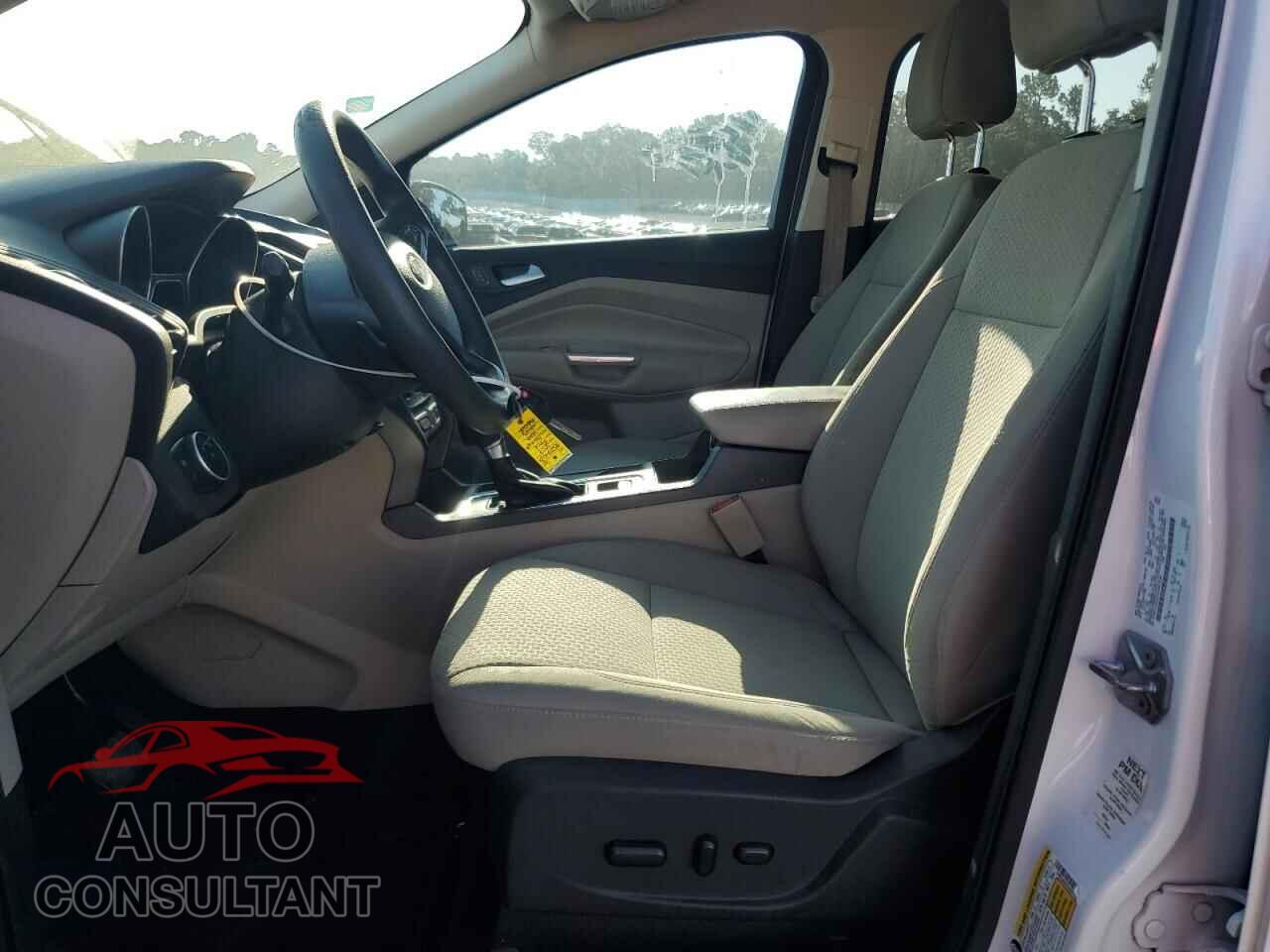 FORD ESCAPE 2017 - 1FMCU0G92HUB67238