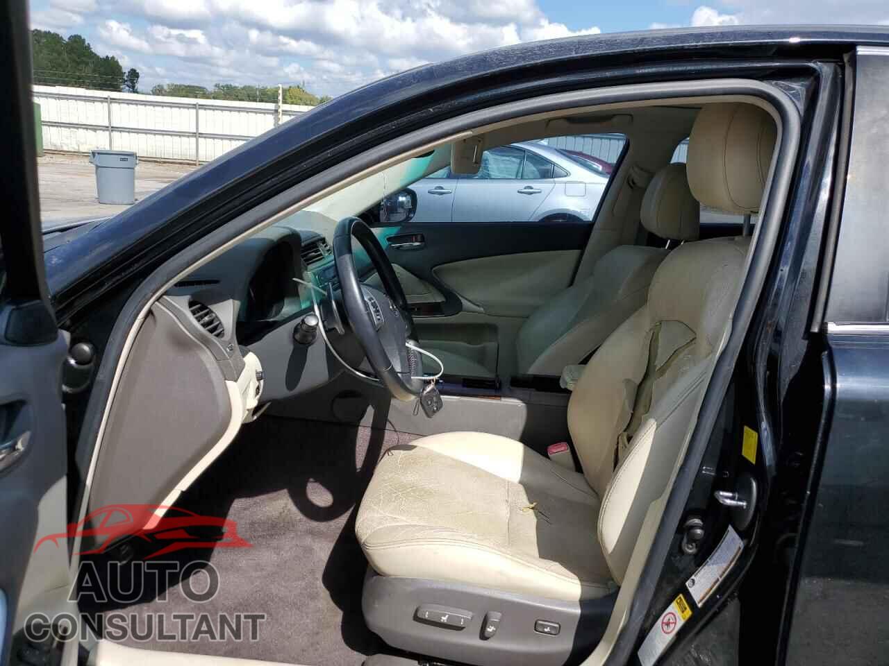 LEXUS IS 2011 - JTHBF5C24B5132880