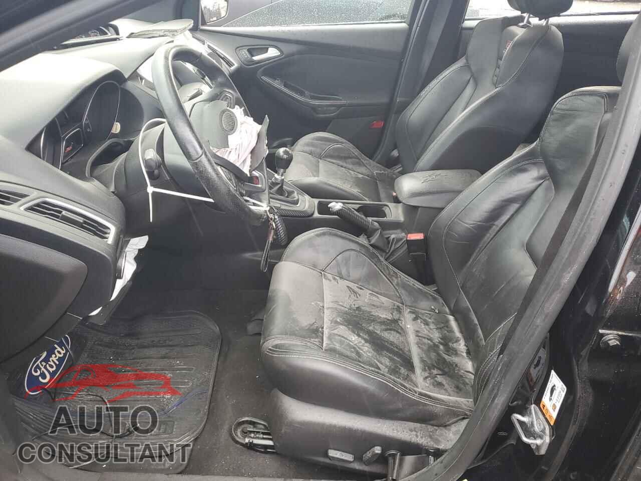 FORD FOCUS 2017 - 1FADP3L95HL213034