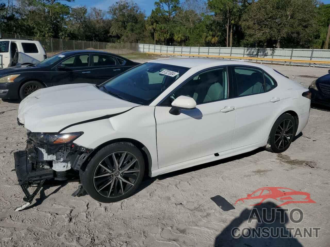 TOYOTA CAMRY 2021 - 4T1G11AK2MU416157