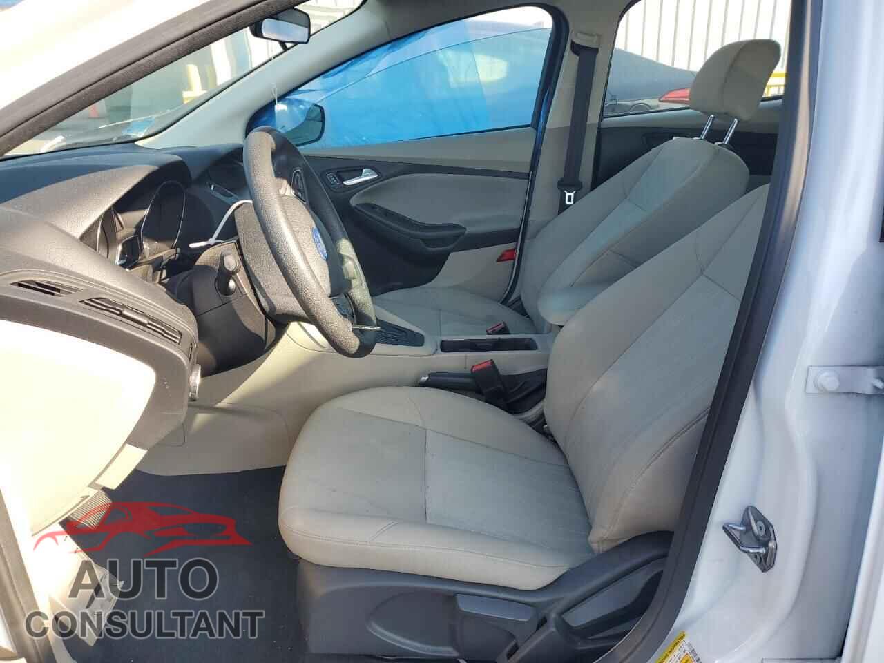 FORD FOCUS 2015 - 1FADP3K25FL381841
