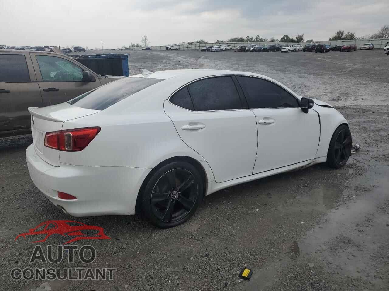 LEXUS IS 2011 - JTHBF5C28B5135443