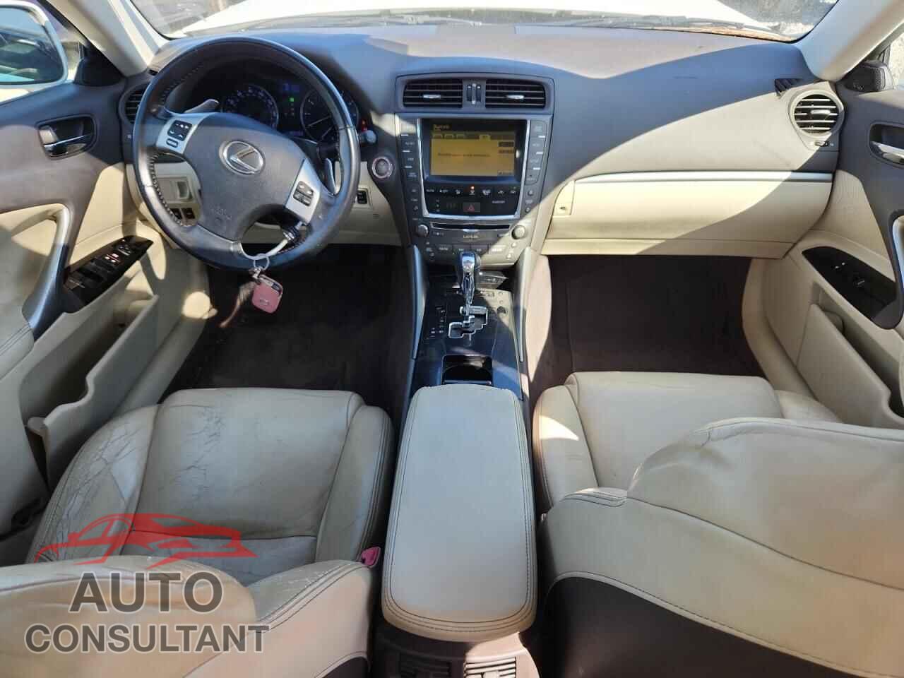 LEXUS IS 2011 - JTHCF5C26B5044983