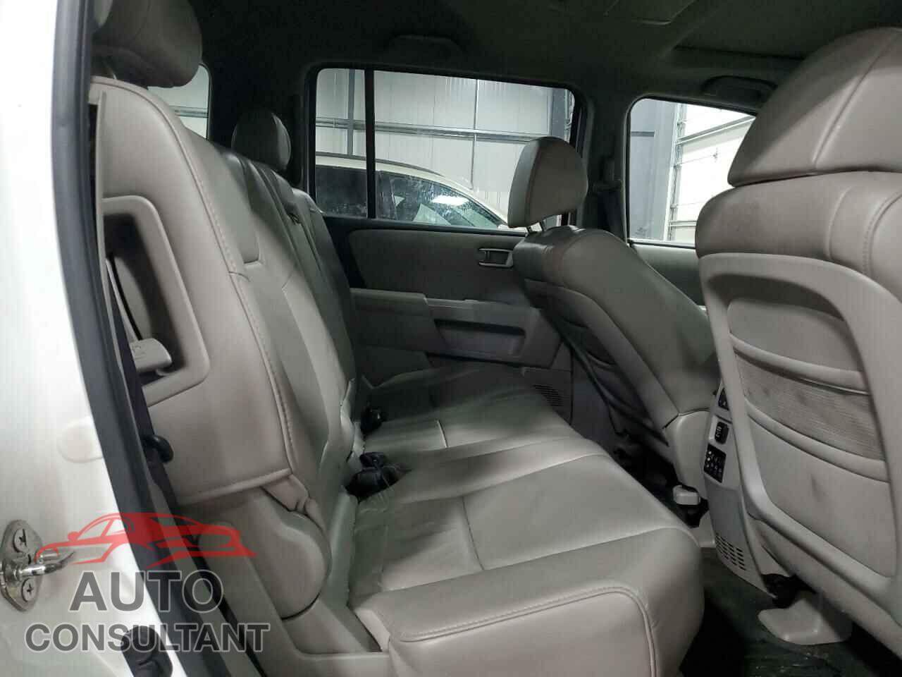 HONDA PILOT 2010 - 5FNYF4H68AB033249