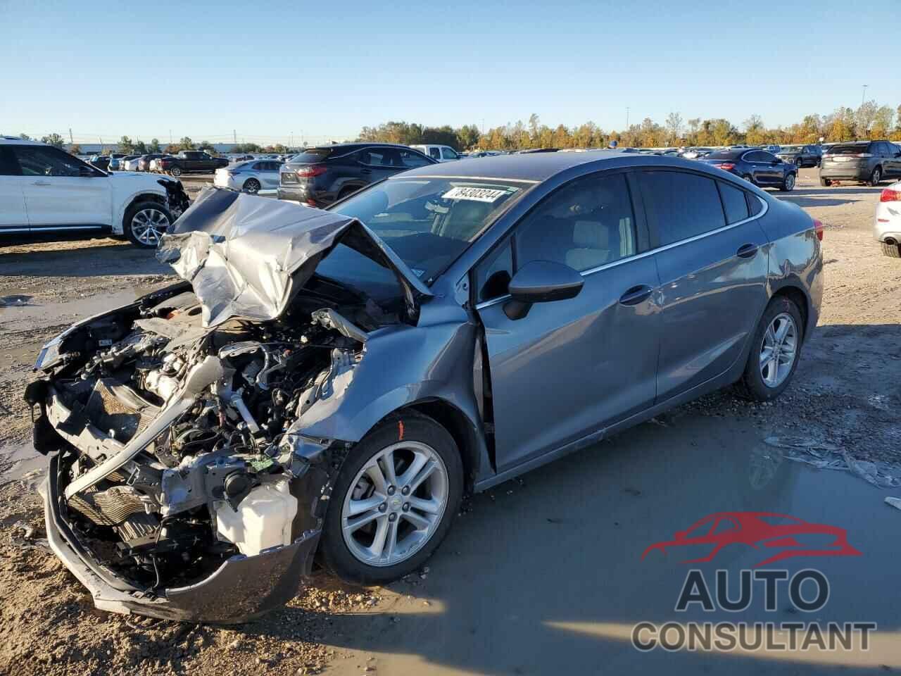 CHEVROLET CRUZE 2018 - 1G1BE5SM0J7154832