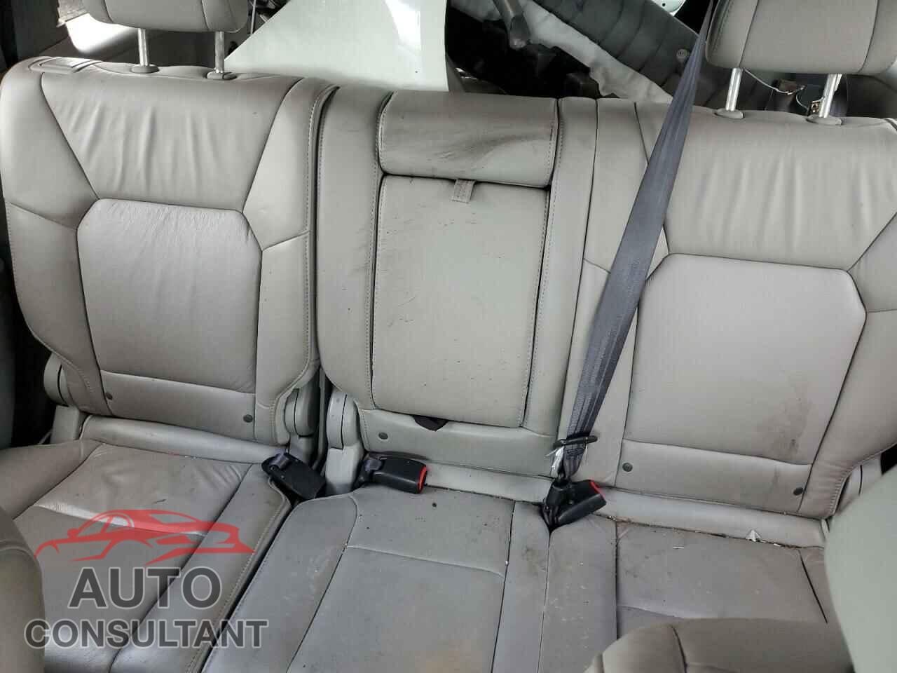 HONDA PILOT 2011 - 5FNYF3H73BB032174