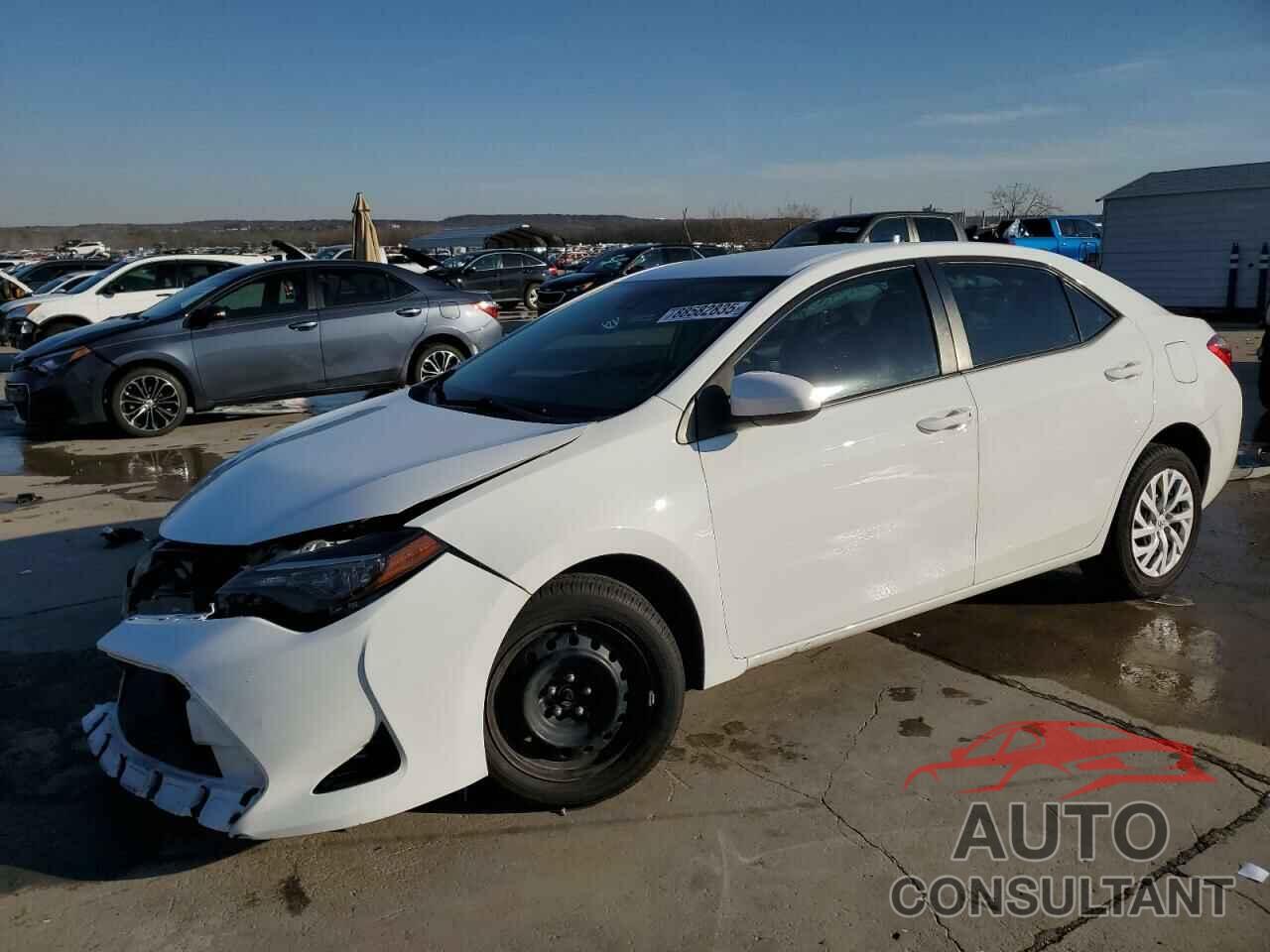 TOYOTA COROLLA 2018 - 5YFBURHE2JP762898