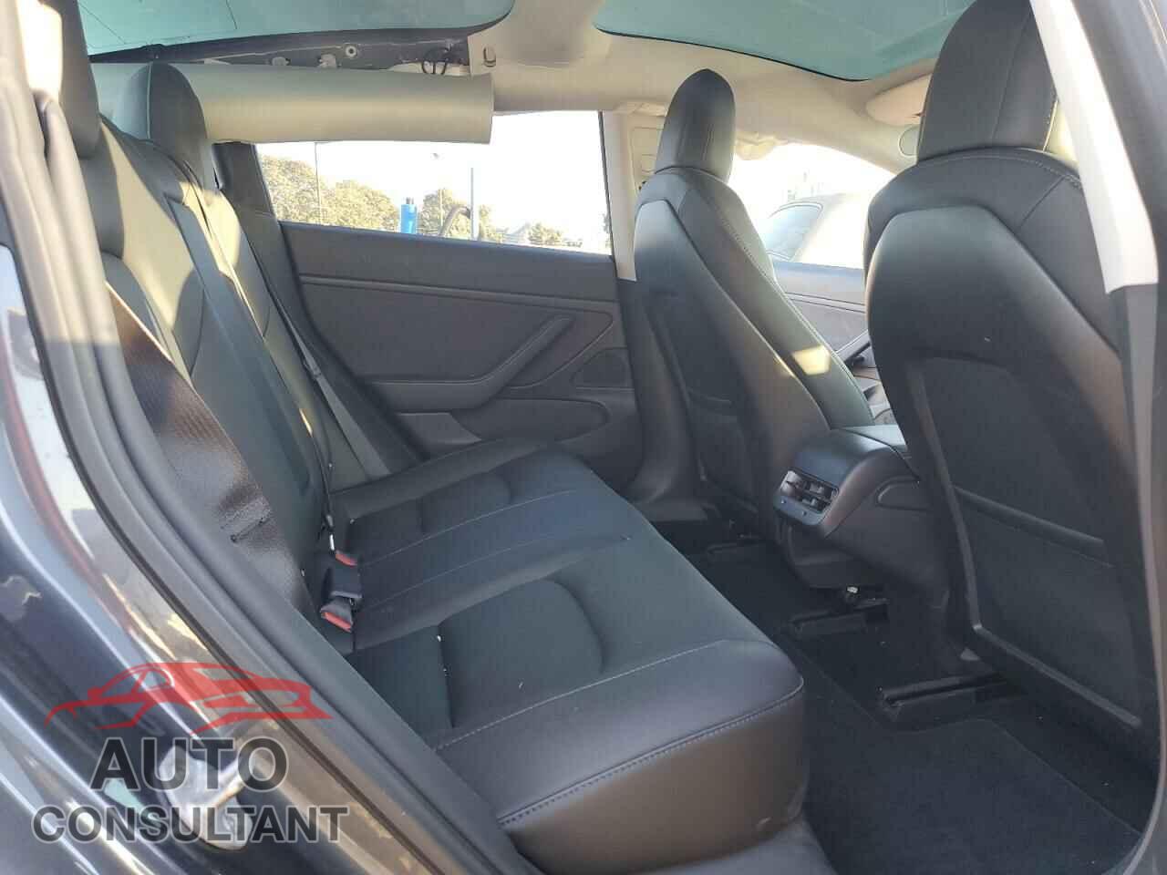 TESLA MODEL 3 2018 - 5YJ3E1EA8JF060455