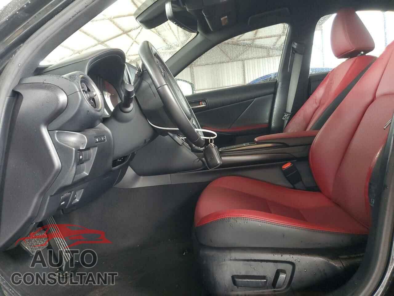 LEXUS IS 2021 - JTHAA1D2XM5117871