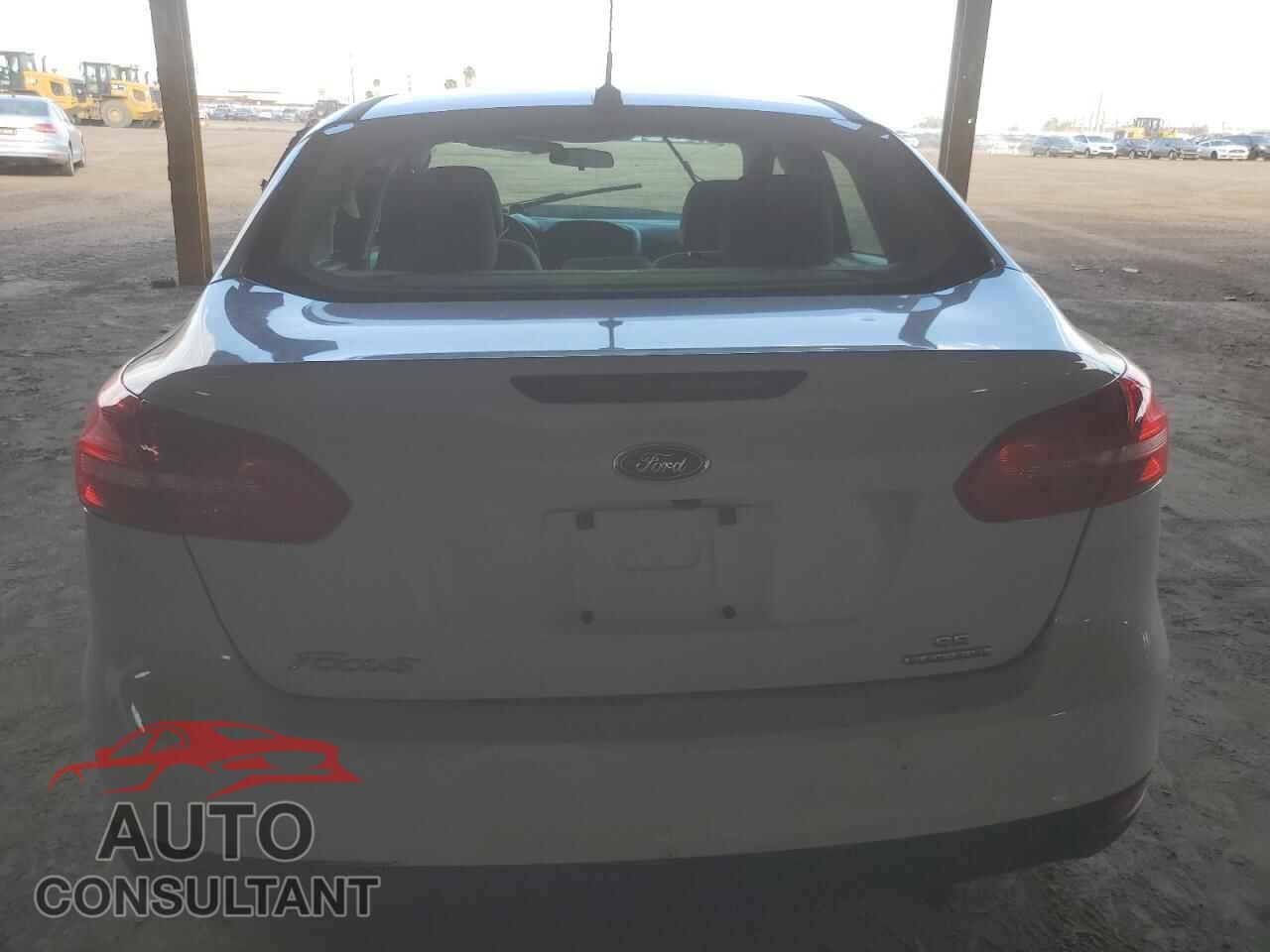 FORD FOCUS 2015 - 1FADP3F20FL330466