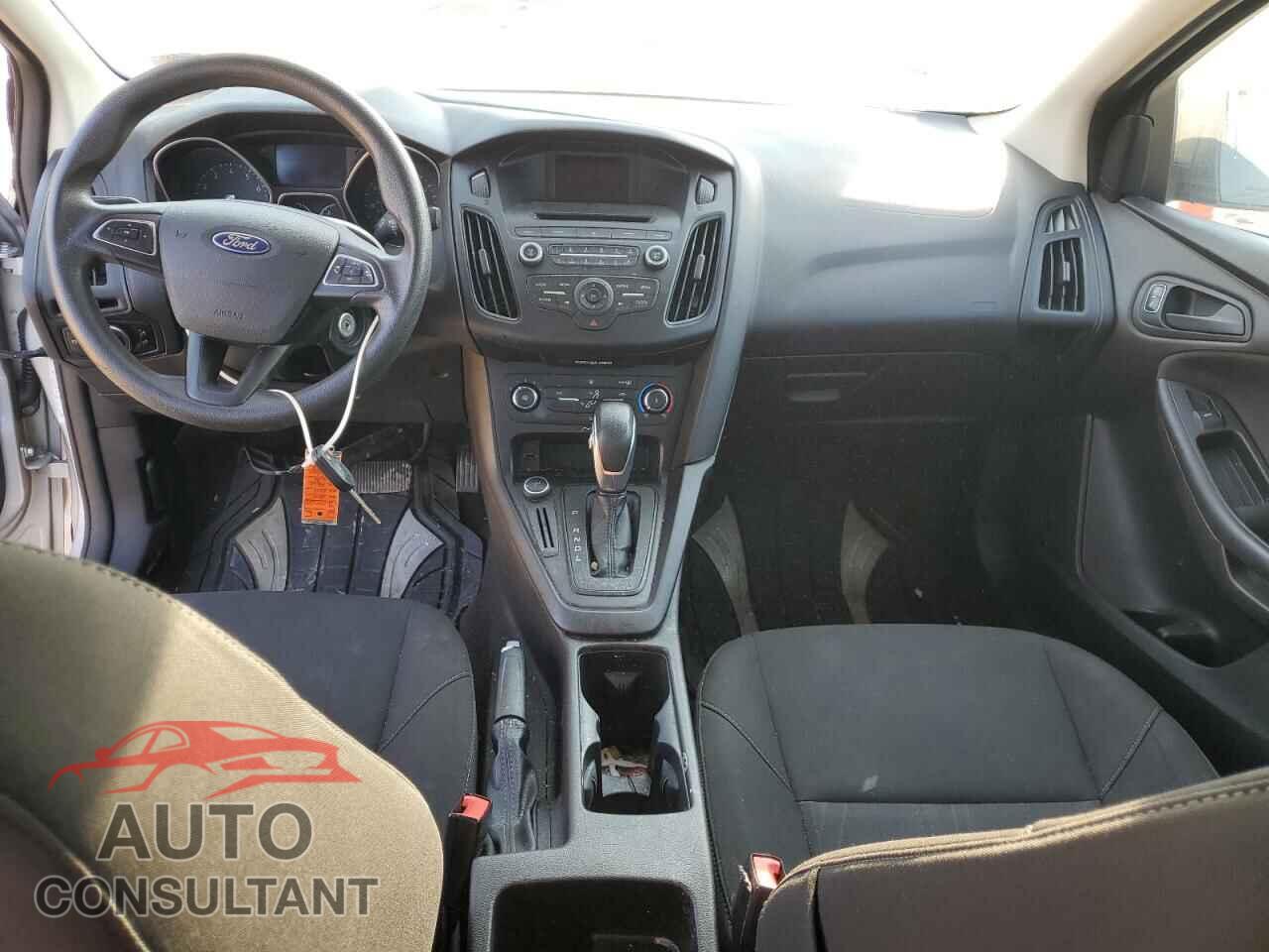 FORD FOCUS 2015 - 1FADP3E26FL368558