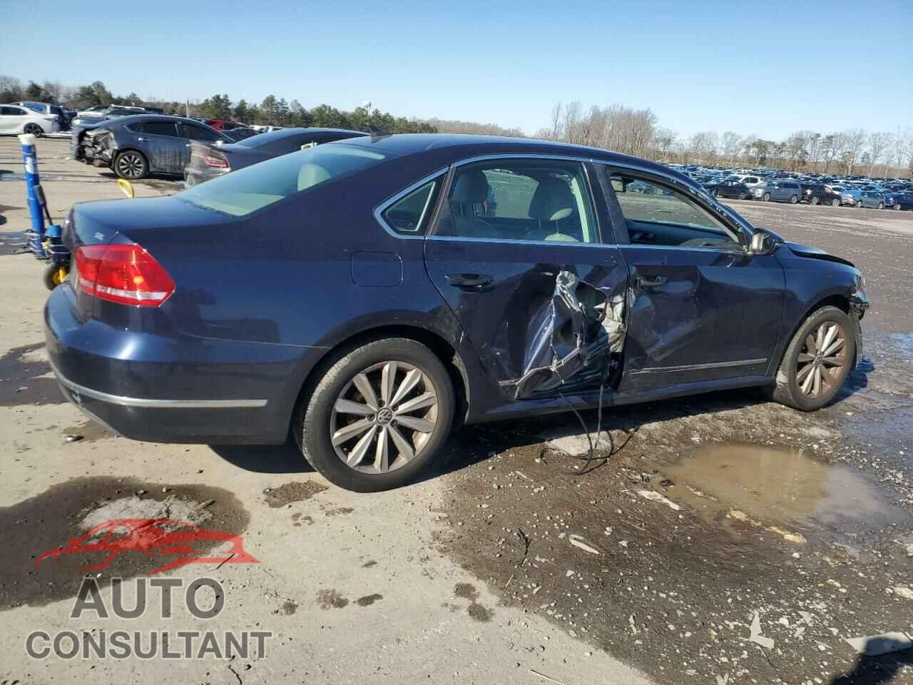VOLKSWAGEN PASSAT 2012 - 1VWCH7A33CC032304